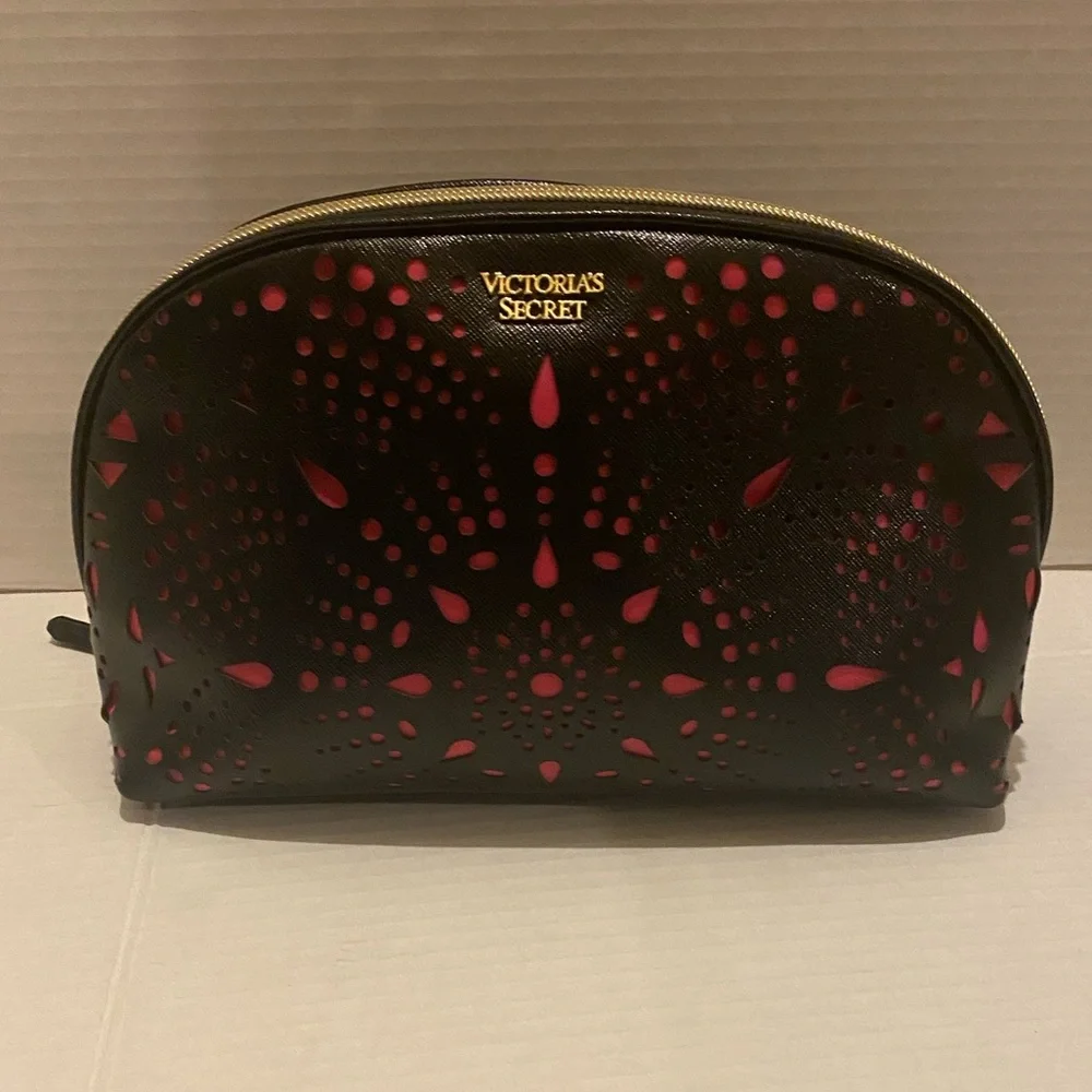 Victoria's Secret Puppy and Cosmetic Bag Set (2 Pieces 🐶🐶🖤🩷🖤